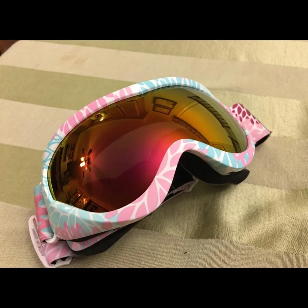 NWT  Kids Ski Goggles - Helmet Compatible Snow Goggles for Boys & Girls